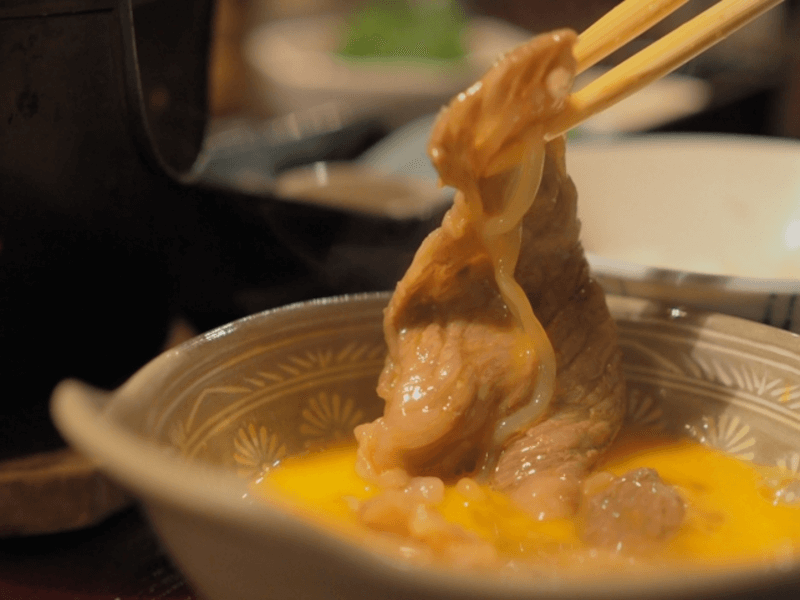 すき焼き（日式牛肉火锅） - 日本人都吃生鸡蛋，你也敢吃生鸡蛋吗？